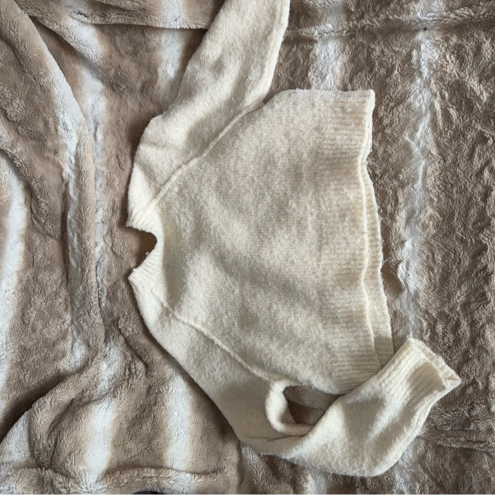American eagle Cream Sweater with Bow Detail - Picture 8 of 8